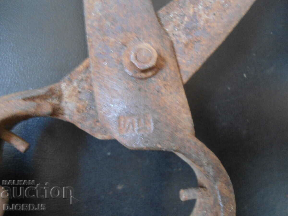 Auction  Old forged scissors, marking