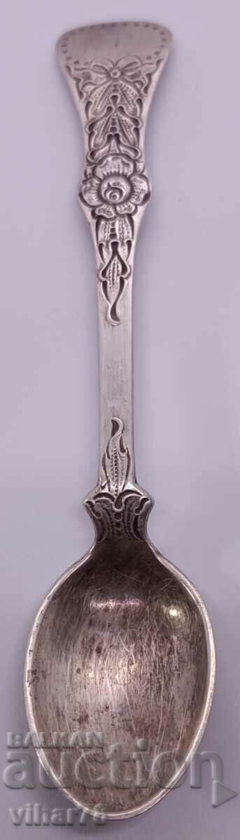 ένα παλιό ασημένιο κουτάλι με τιμή 65.99 BGN | € 33.74