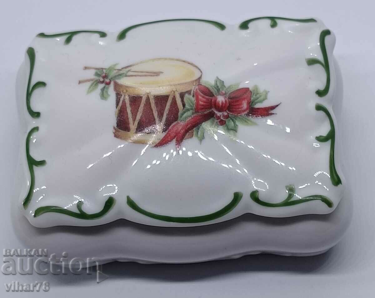 Auction  Porcelain box - Bavaria