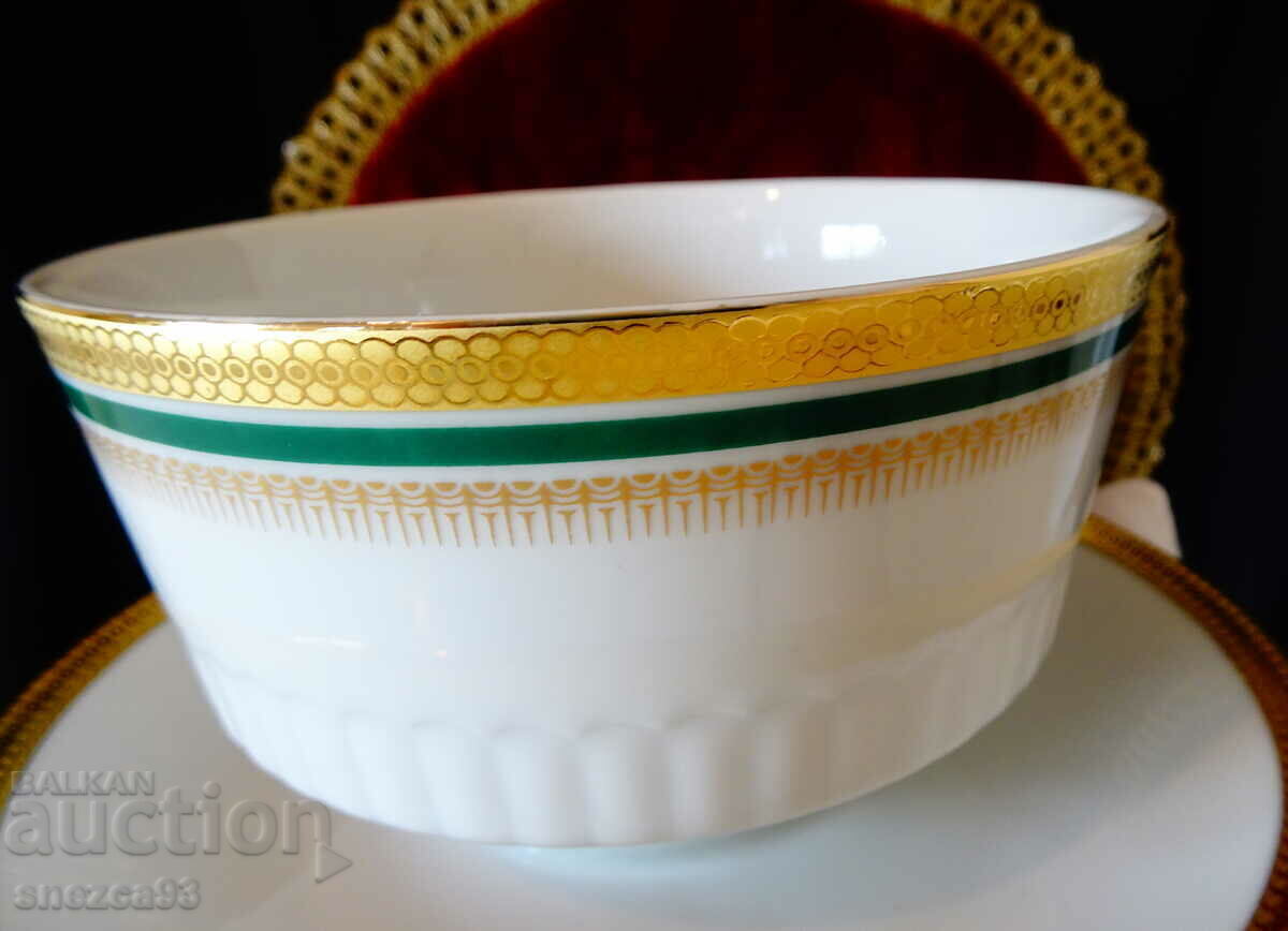 Saucer, bowl, Bavarian porcelain, gold. with price 15.00 BGN | € 7.67 Saucer, bowl, Bavarian porcelain, gold. with price 15.00 BGN | € 7.67
