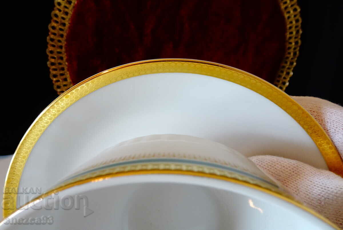 Auction Saucer, bowl, Bavarian porcelain, gold. Auction Saucer, bowl, Bavarian porcelain, gold.