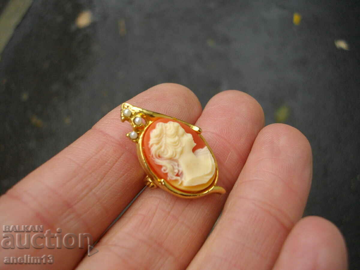 Auction OLD CAMEO BROOCH Auction OLD CAMEO BROOCH