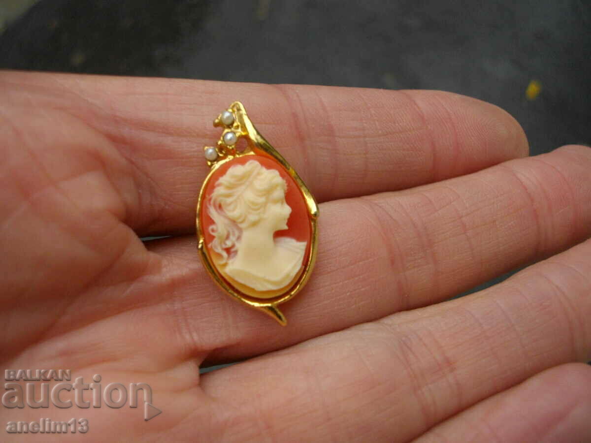 OLD CAMEO BROOCH - 5 OLD CAMEO BROOCH - 5