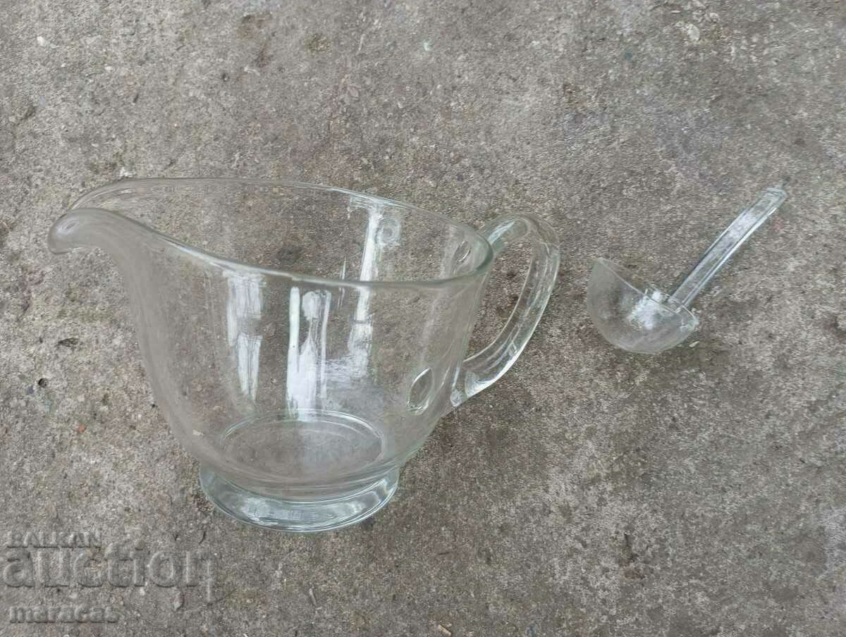 Thick measuring cup