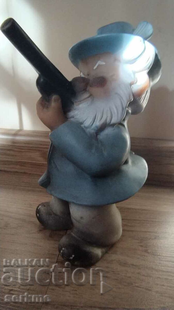 Hunter figure with price 5.00 BGN | € 2.56