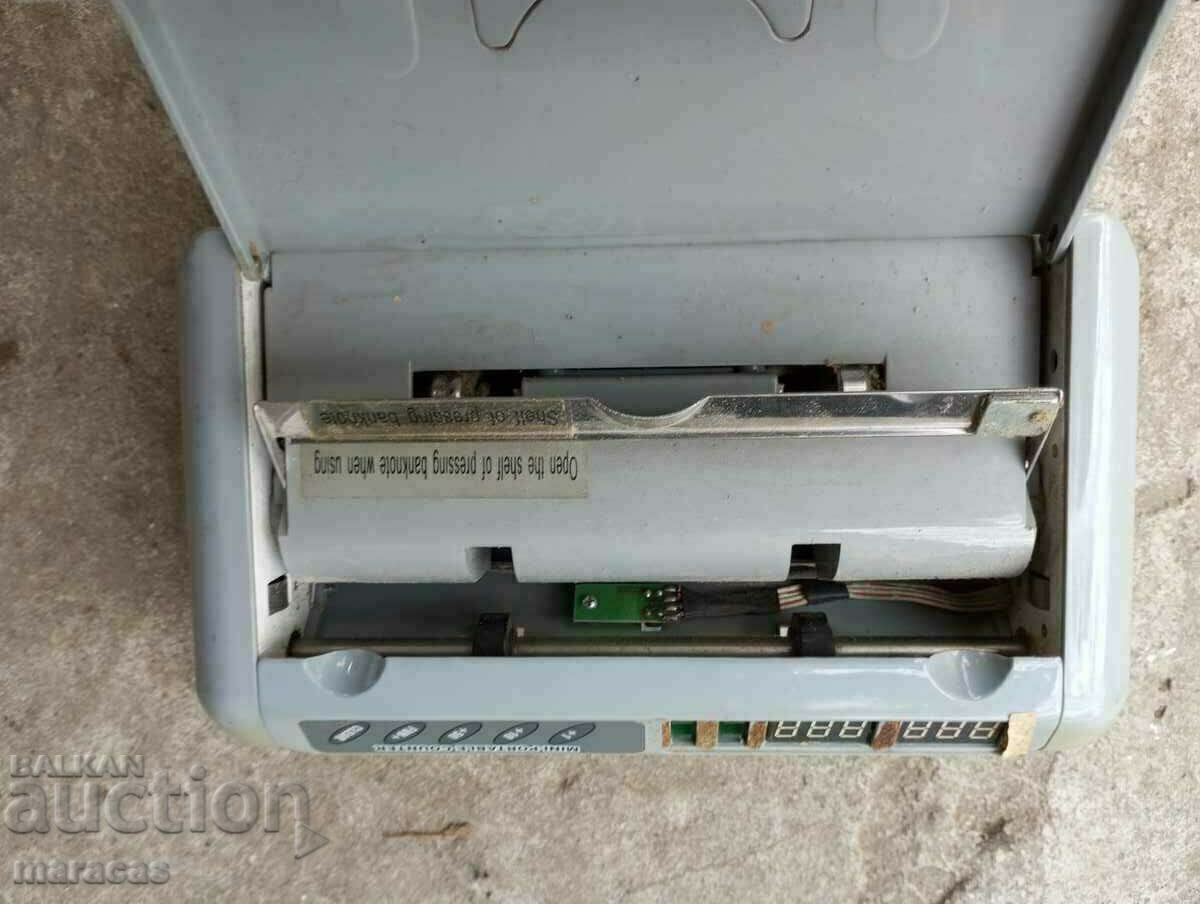 Delivery of Old bank teller Delivery of Old bank teller