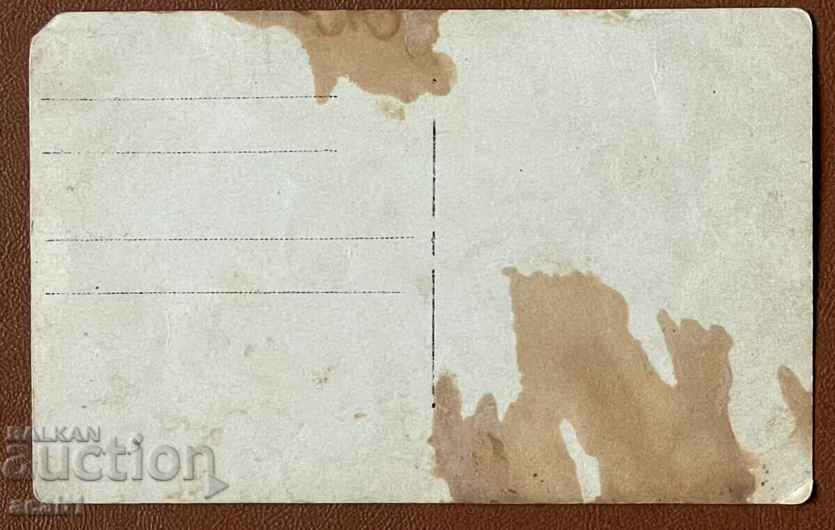 Girlfriends in Photo studio with price 5.99 BGN | € 3.06 Girlfriends in Photo studio with price 5.99 BGN | € 3.06