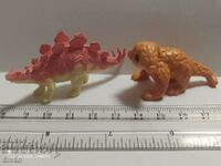 O colecție de minifigurine de dinozauri