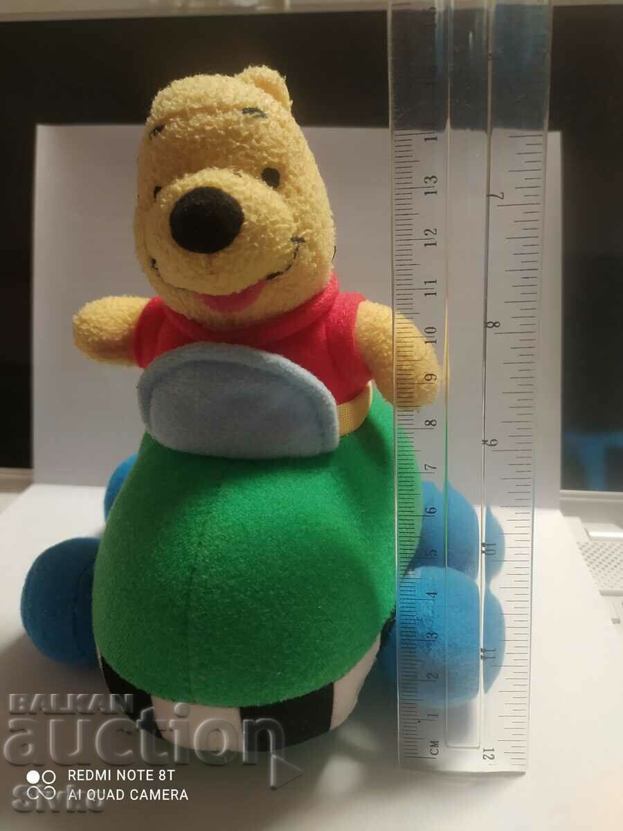 Δημοπρασία Ο Winnie the Pooh με ένα αυτοκίνητο, η ουρά τραβάει και φεύγει Δημοπρασία Ο Winnie the Pooh με ένα αυτοκίνητο, η ουρά τραβάει και φεύγει