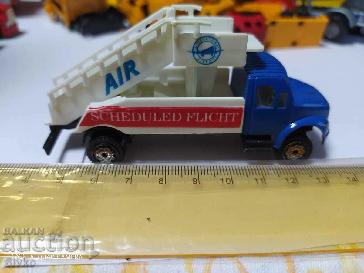 Камион летище с цена 3.99 лв. | € 2.04 Камион летище с цена 3.99 лв. | € 2.04