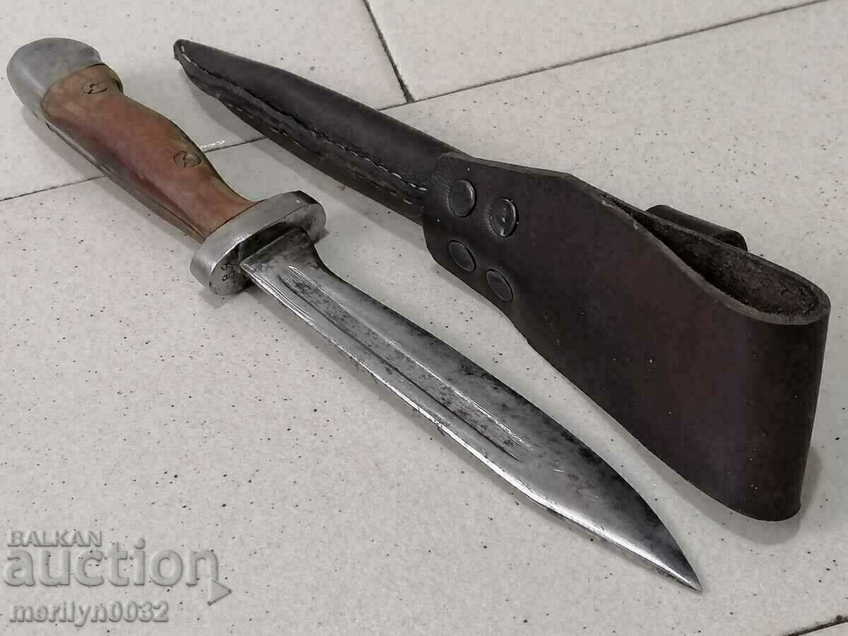 Delivery of Combat knife with military number plate, baked bakelite Delivery of Combat knife with military number plate, baked bakelite