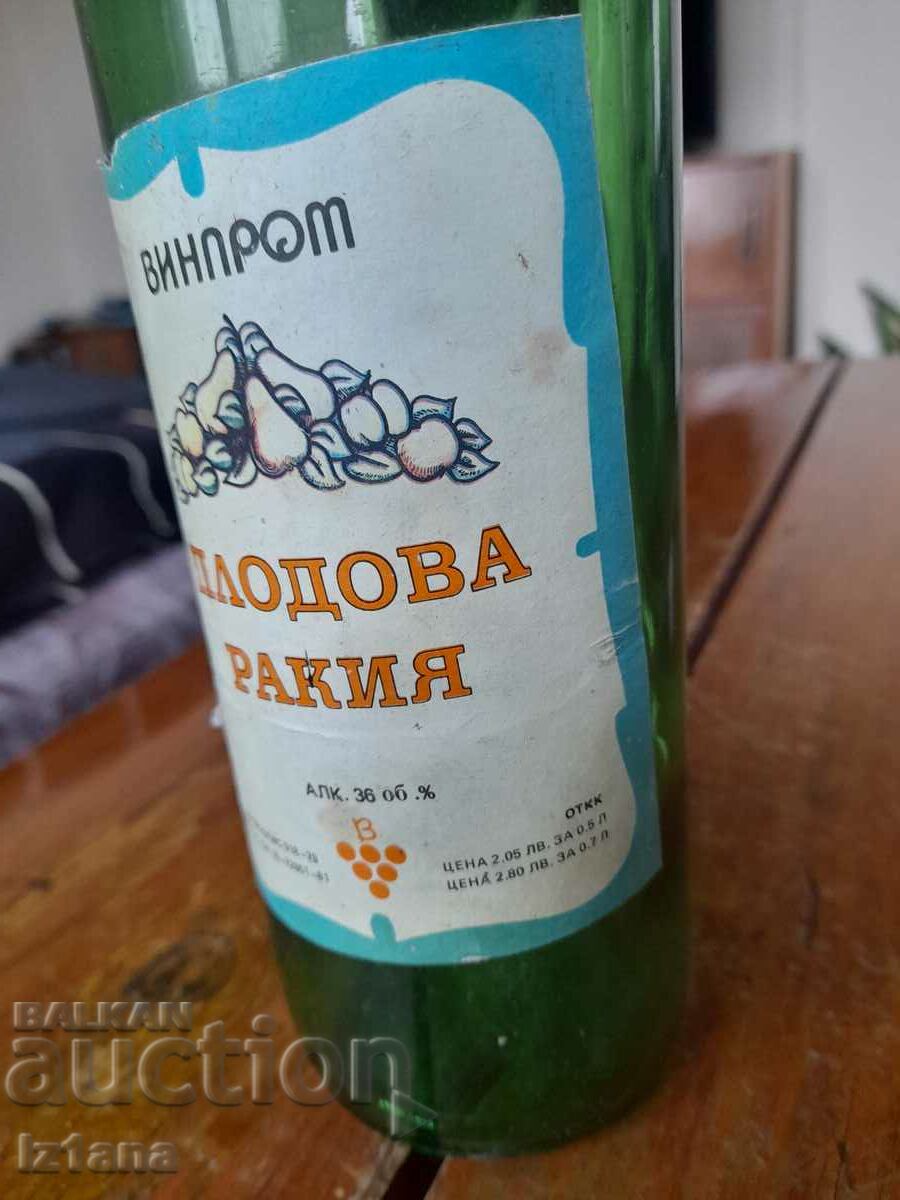 Δημοπρασία Ένα παλιό μπουκάλι κονιάκ φρούτων