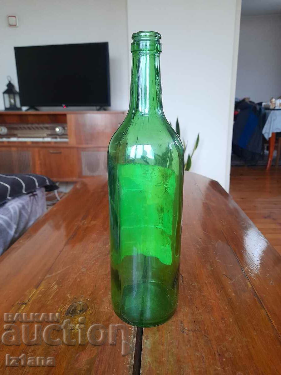 Παράδοση Ένα παλιό μπουκάλι κονιάκ φρούτων