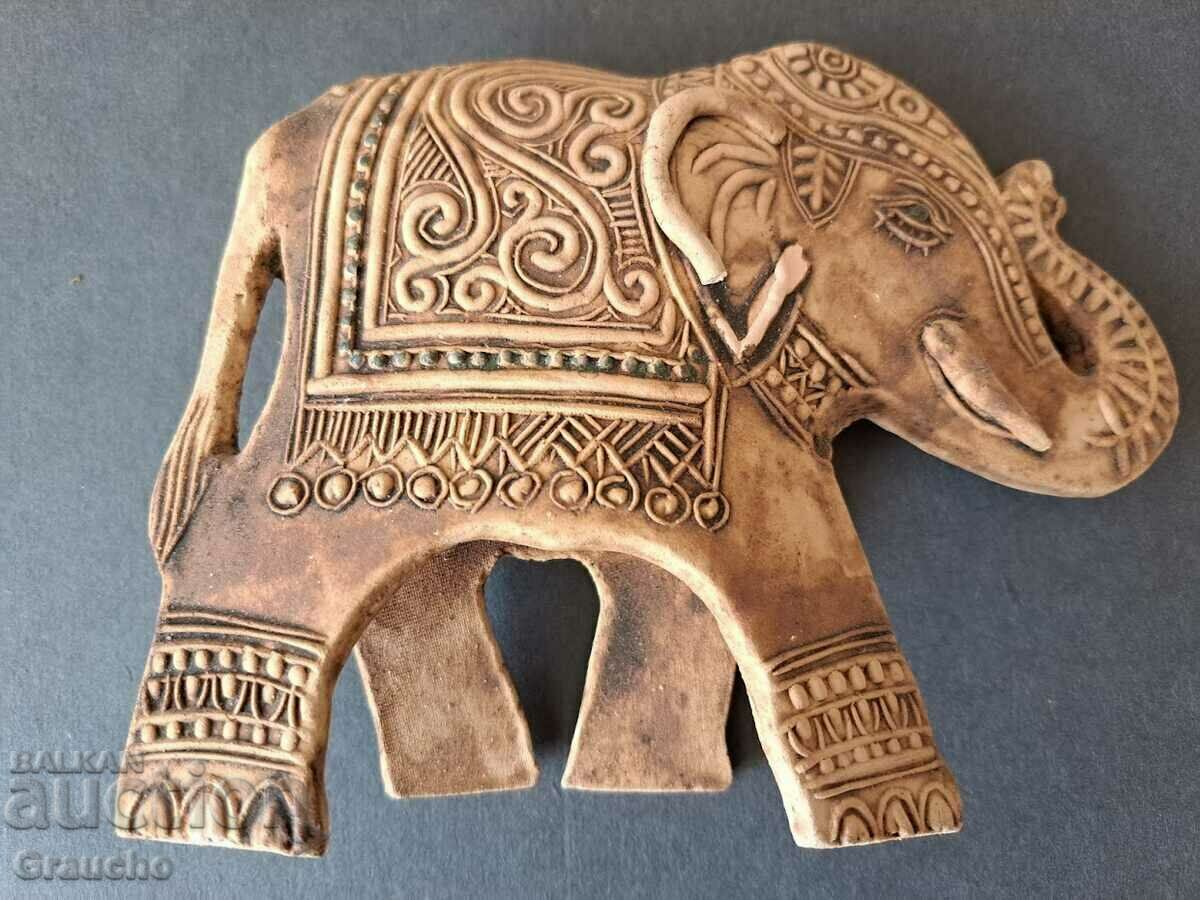 Красиво керамично слонче от Индия