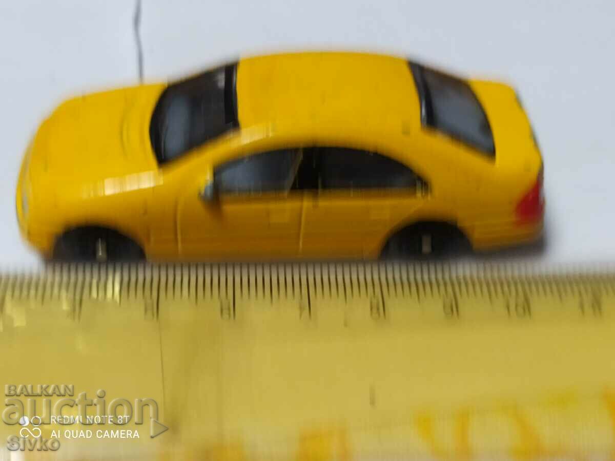 Auction Trolley yellow 8 Auction Trolley yellow 8