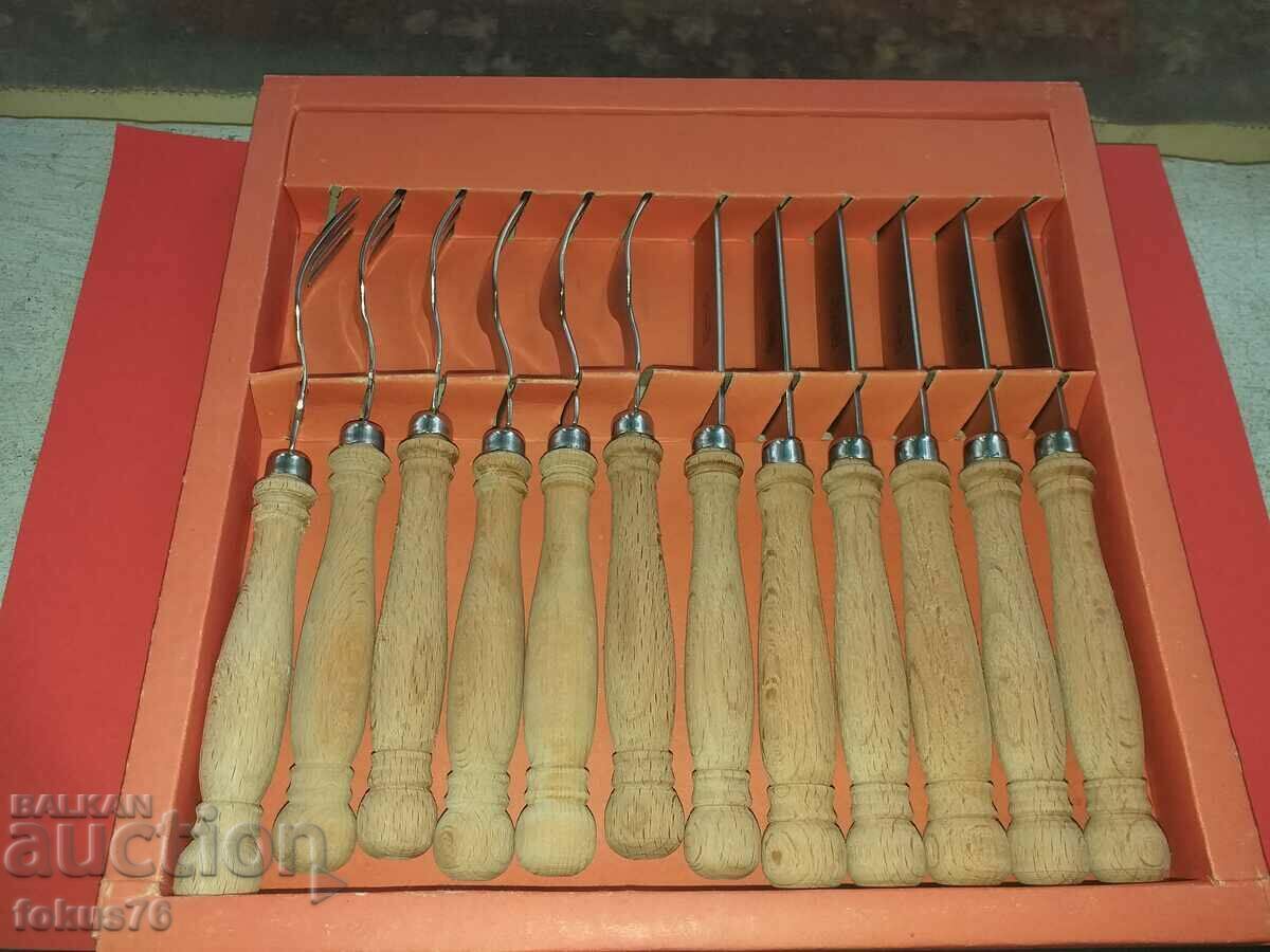 Bozhentsi cutlery set with box with price 40.00 BGN | € 20.45 Bozhentsi cutlery set with box with price 40.00 BGN | € 20.45