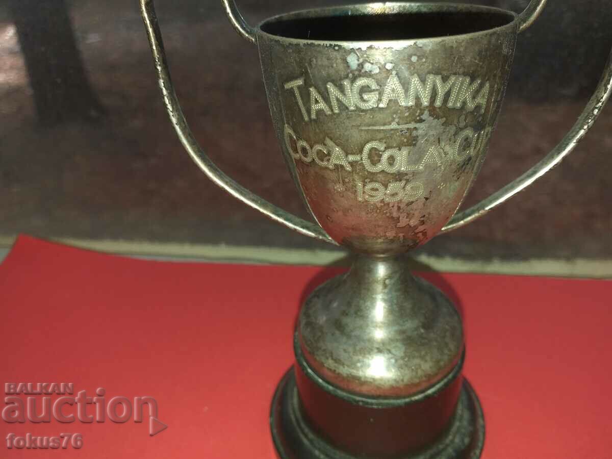 Стара малка наградна купа на Кока Кола с цена 119.00 лв. | € 60.84 Стара малка наградна купа на Кока Кола с цена 119.00 лв. | € 60.84