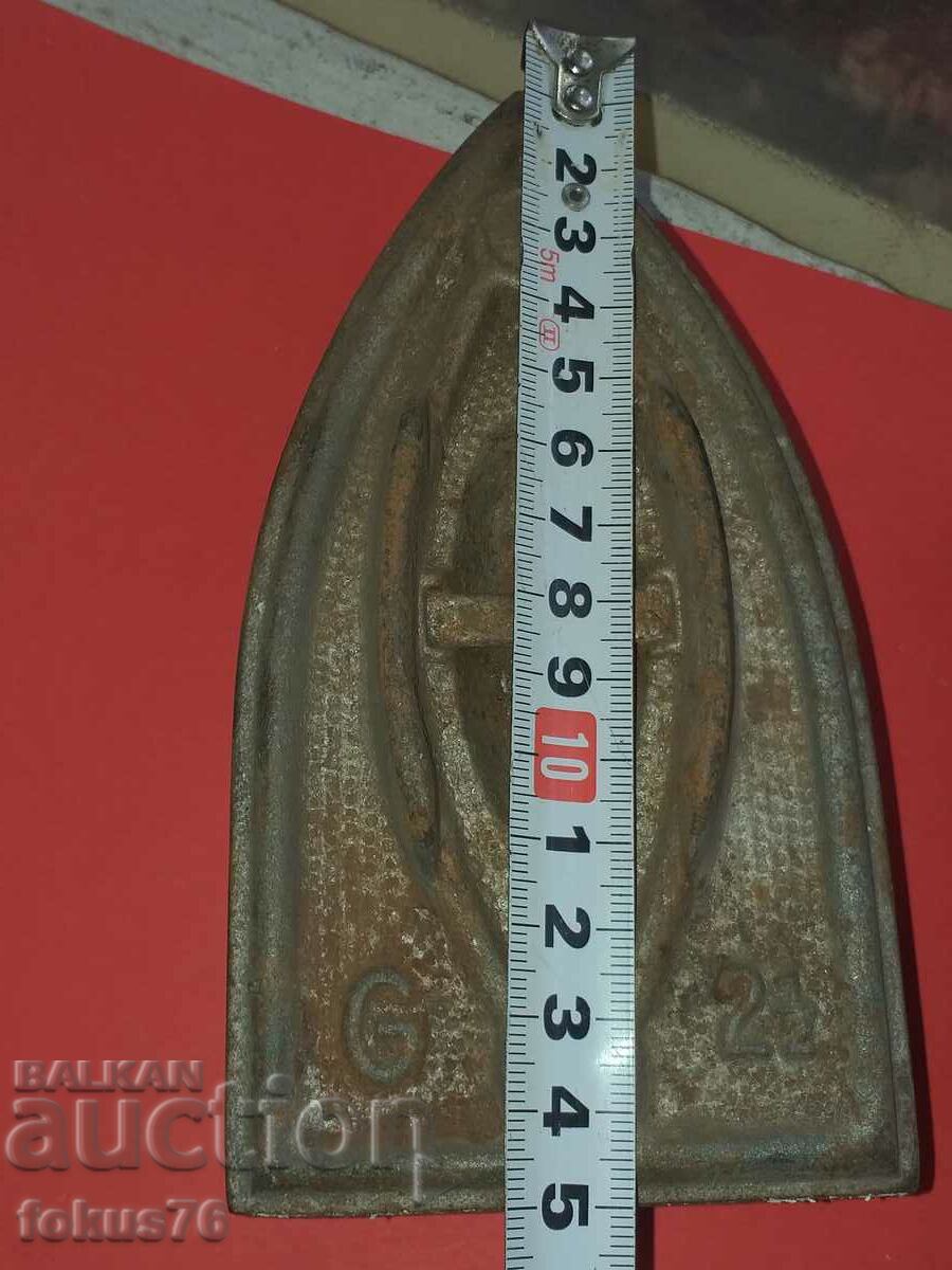 Old collectible hot iron with mechanism - 6