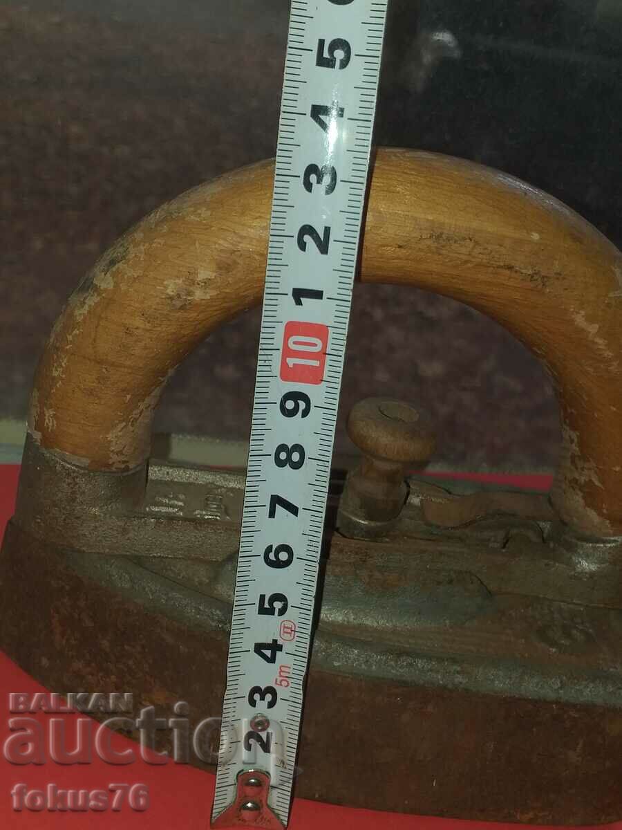 Old collectible hot iron with mechanism - 7