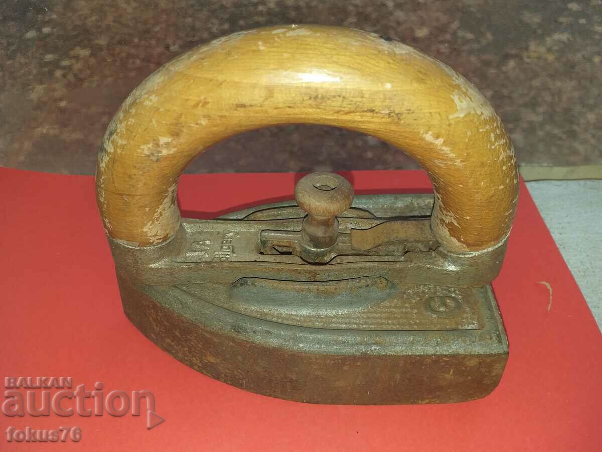 Old collectible hot iron with mechanism