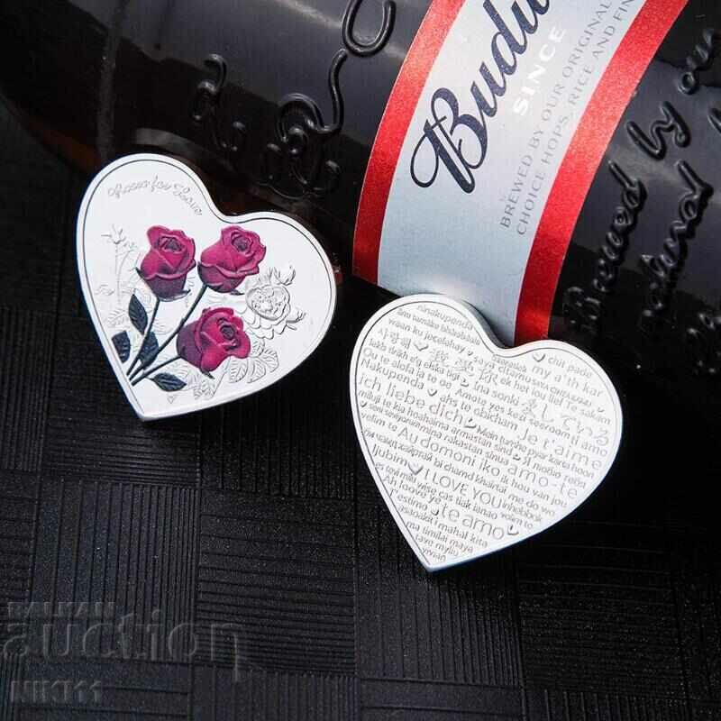Monedă inimă cu trandafiri roșii și inscripția „Te iubesc”