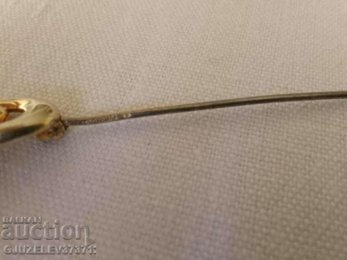 Стара брошка - с голям син скъпоценен камък - маркирана на и с цена 99.00 лв. | € 50.62