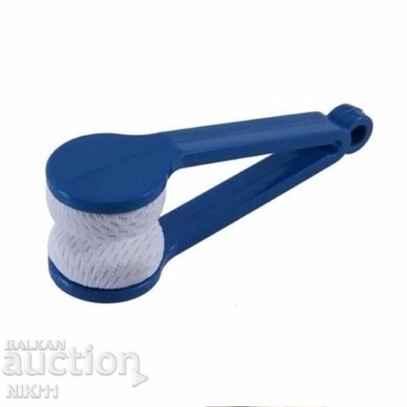Microfiber brush / cloth for cleaning glasses with price 5.00 BGN | € 2.56 Microfiber brush / cloth for cleaning glasses with price 5.00 BGN | € 2.56