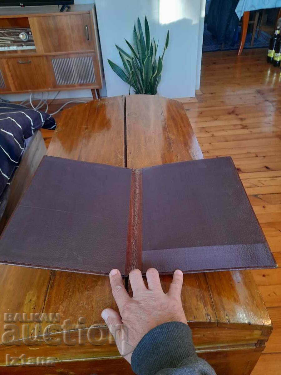 Παλιός δερμάτινος φάκελος με τιμή 45.00 BGN | € 23.01 Παλιός δερμάτινος φάκελος με τιμή 45.00 BGN | € 23.01