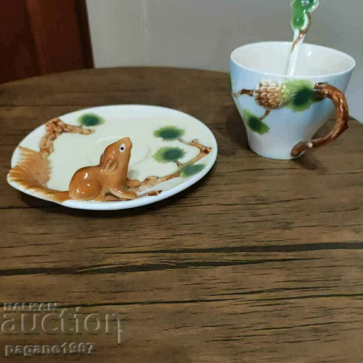 Livrarea Cana de porțelan de colecție 3D veveriță Livrarea Cana de porțelan de colecție 3D veveriță