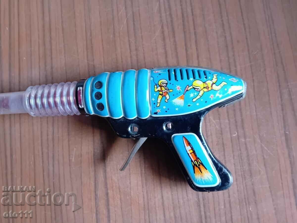 OLD TOY SPACE GUN with price 30.00 BGN | € 15.34 OLD TOY SPACE GUN with price 30.00 BGN | € 15.34