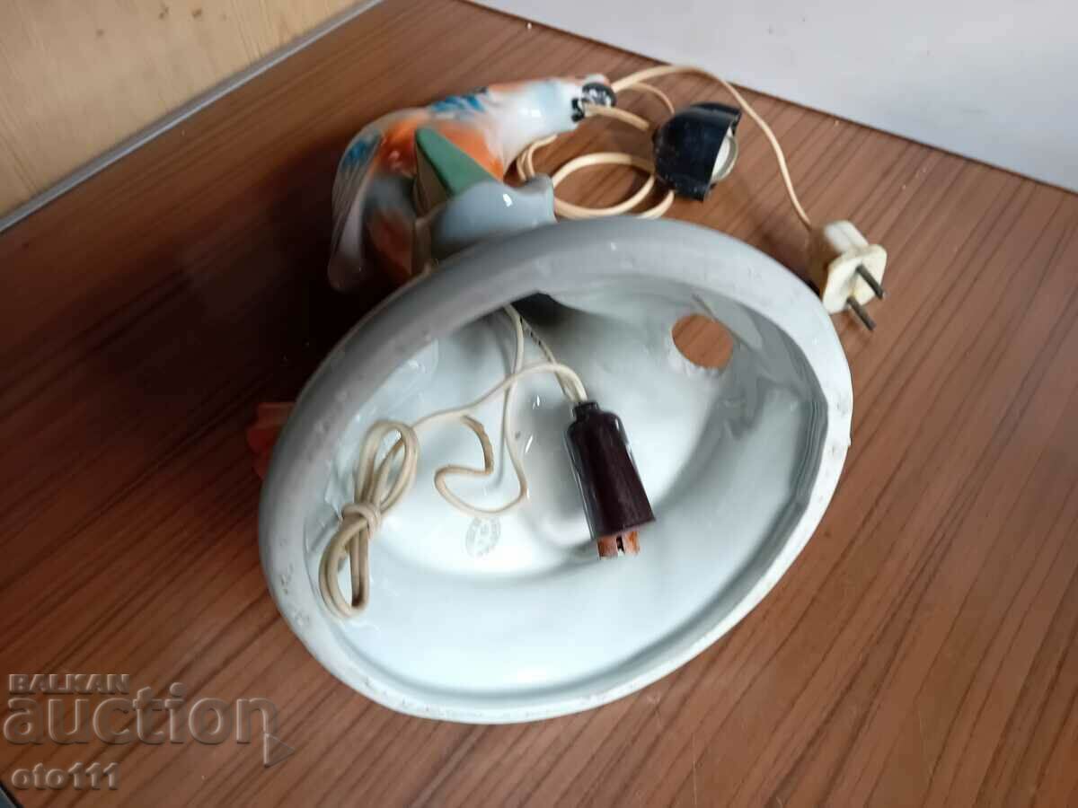 Delivery of OLD PARROT PORCELAIN LAMP Delivery of OLD PARROT PORCELAIN LAMP