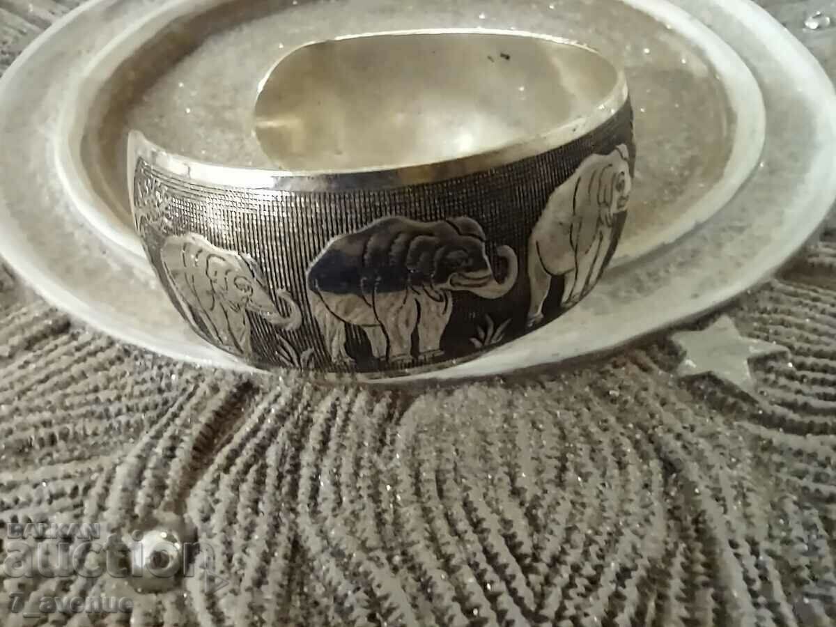 Bratara, latime 25 mm, elefant, elefanti 15.11.2023 cu preț 69.00 BGN | € 35.28