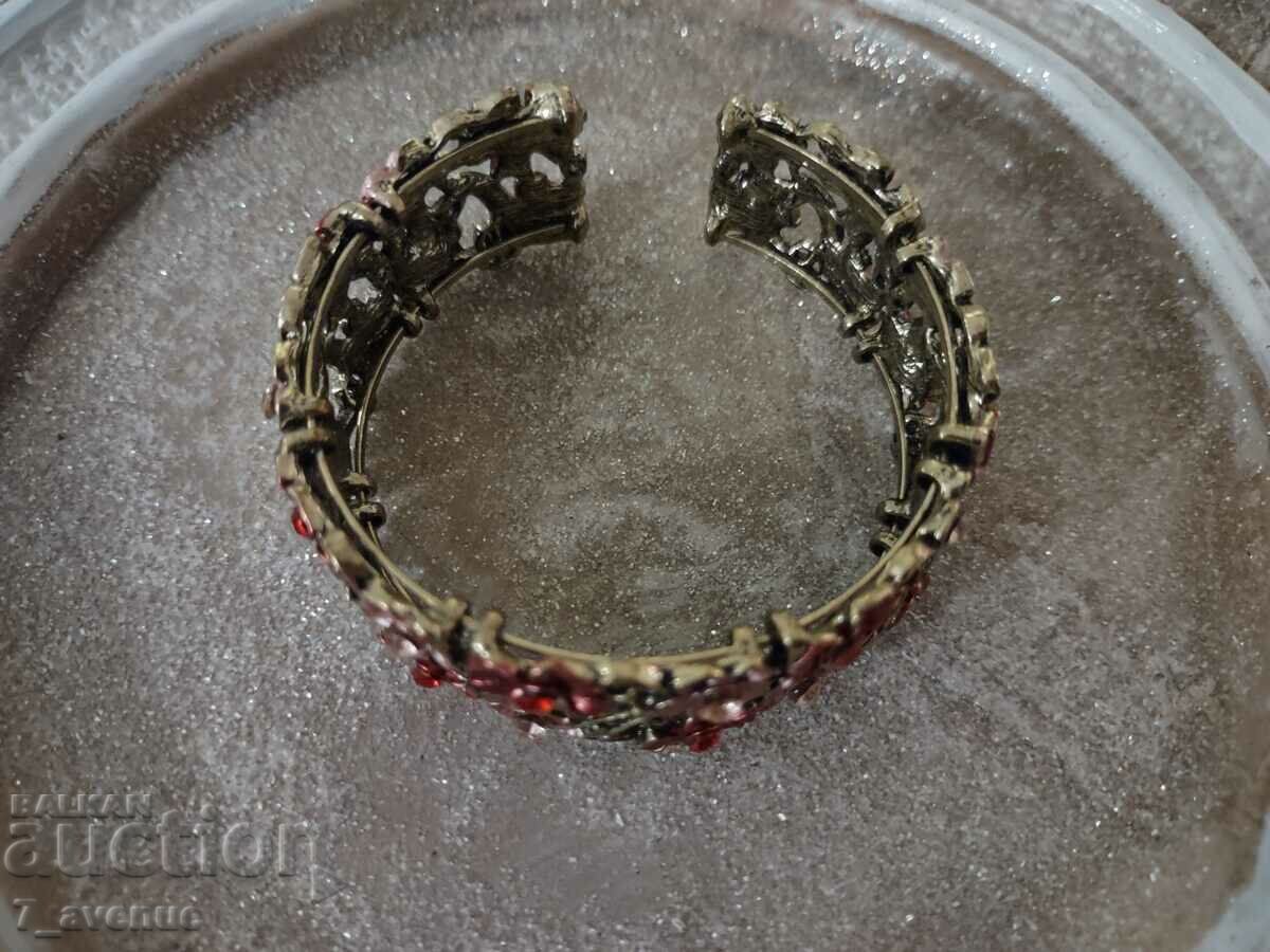 Bracelet, 20 mm wide, flowers, 11/15/2023 with price 69.00 BGN | € 35.28 Bracelet, 20 mm wide, flowers, 11/15/2023 with price 69.00 BGN | € 35.28