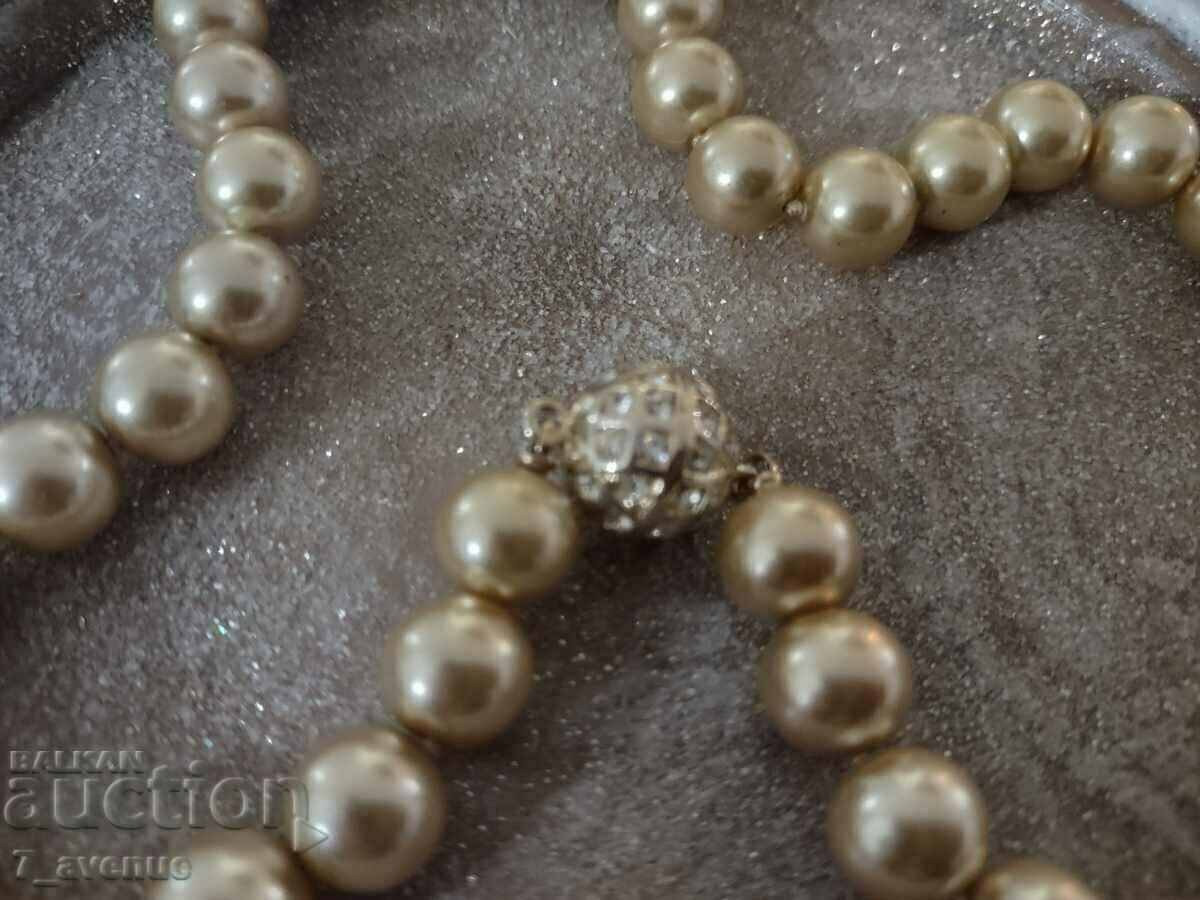 Old synthetic pearl necklace, beautiful clasp11/15/2023 with price 99.00 BGN | € 50.62 Old synthetic pearl necklace, beautiful clasp11/15/2023 with price 99.00 BGN | € 50.62