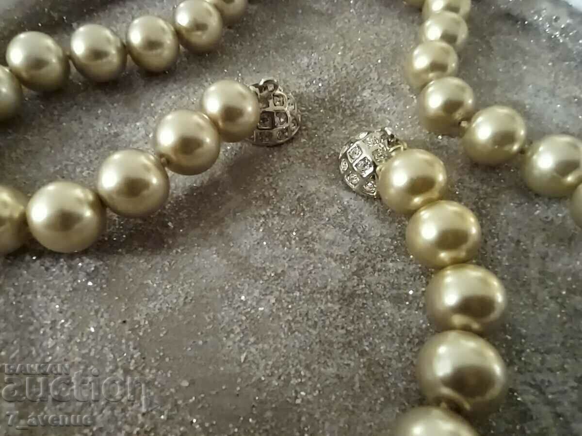 Auction Old synthetic pearl necklace, beautiful clasp11/15/2023 Auction Old synthetic pearl necklace, beautiful clasp11/15/2023