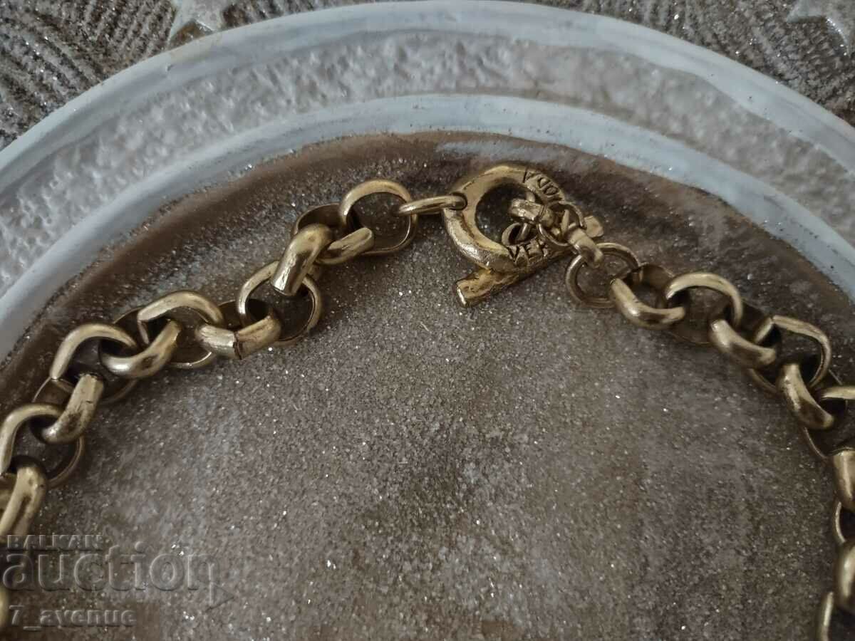 Old heavy Vero Moda branded necklace 11/15/2023 with price 199.00 BGN | € 101.75 Old heavy Vero Moda branded necklace 11/15/2023 with price 199.00 BGN | € 101.75