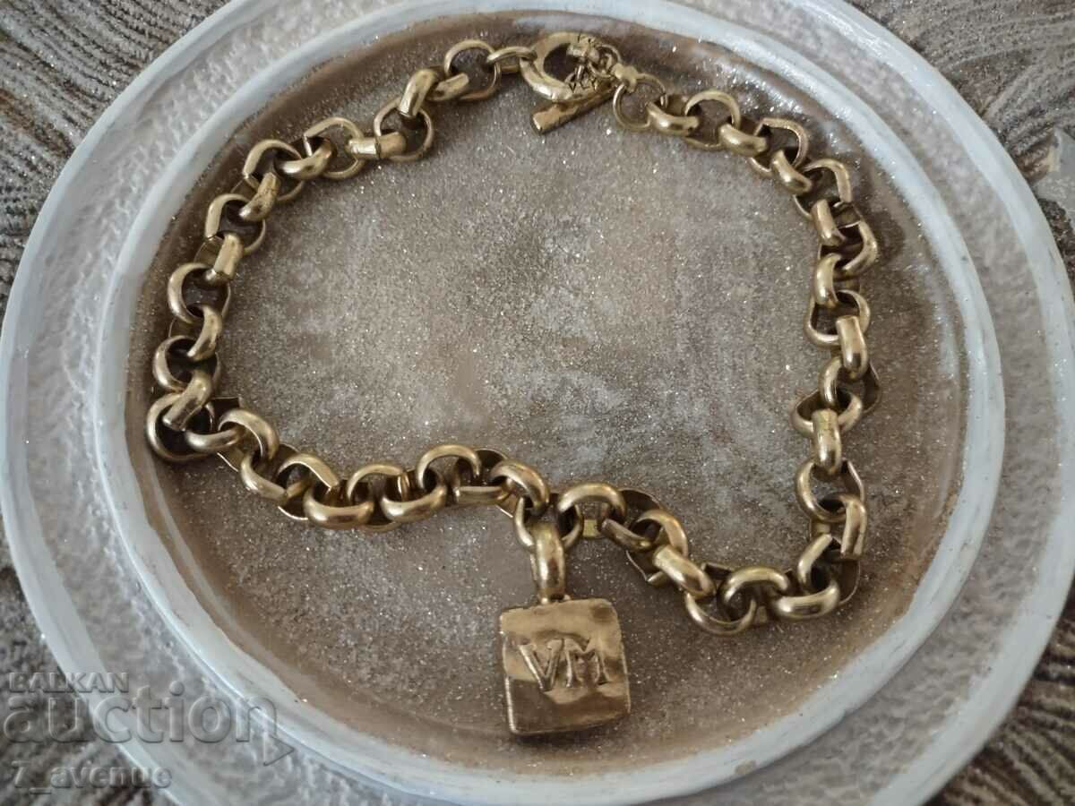 Old heavy Vero Moda branded necklace 11/15/2023 Old heavy Vero Moda branded necklace 11/15/2023