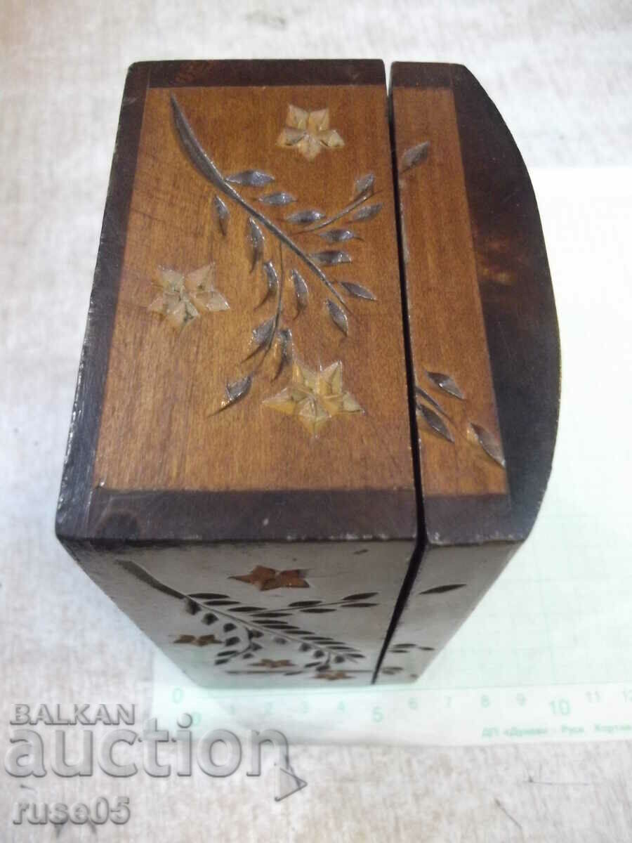 Carved wooden box - 3 - 6 Carved wooden box - 3 - 6