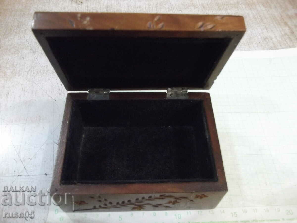 Carved wooden box - 3 - 7 Carved wooden box - 3 - 7