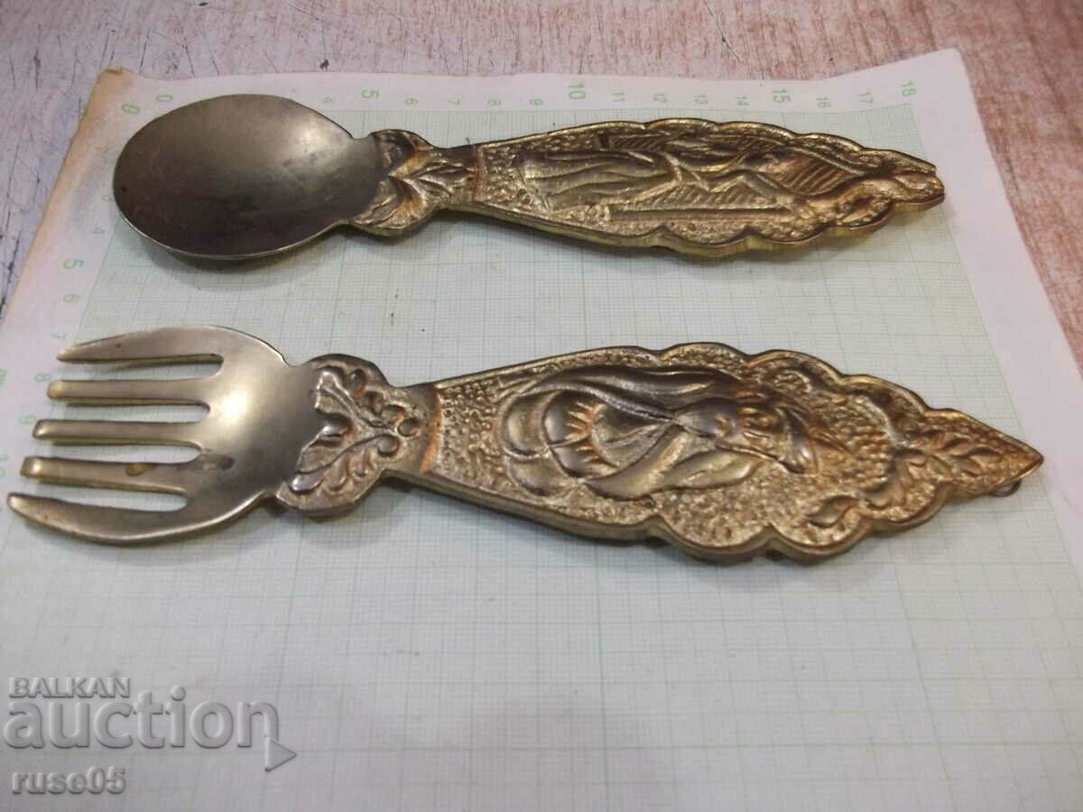 Set of bronze spoon and fork with embossed figures - 5 Set of bronze spoon and fork with embossed figures - 5