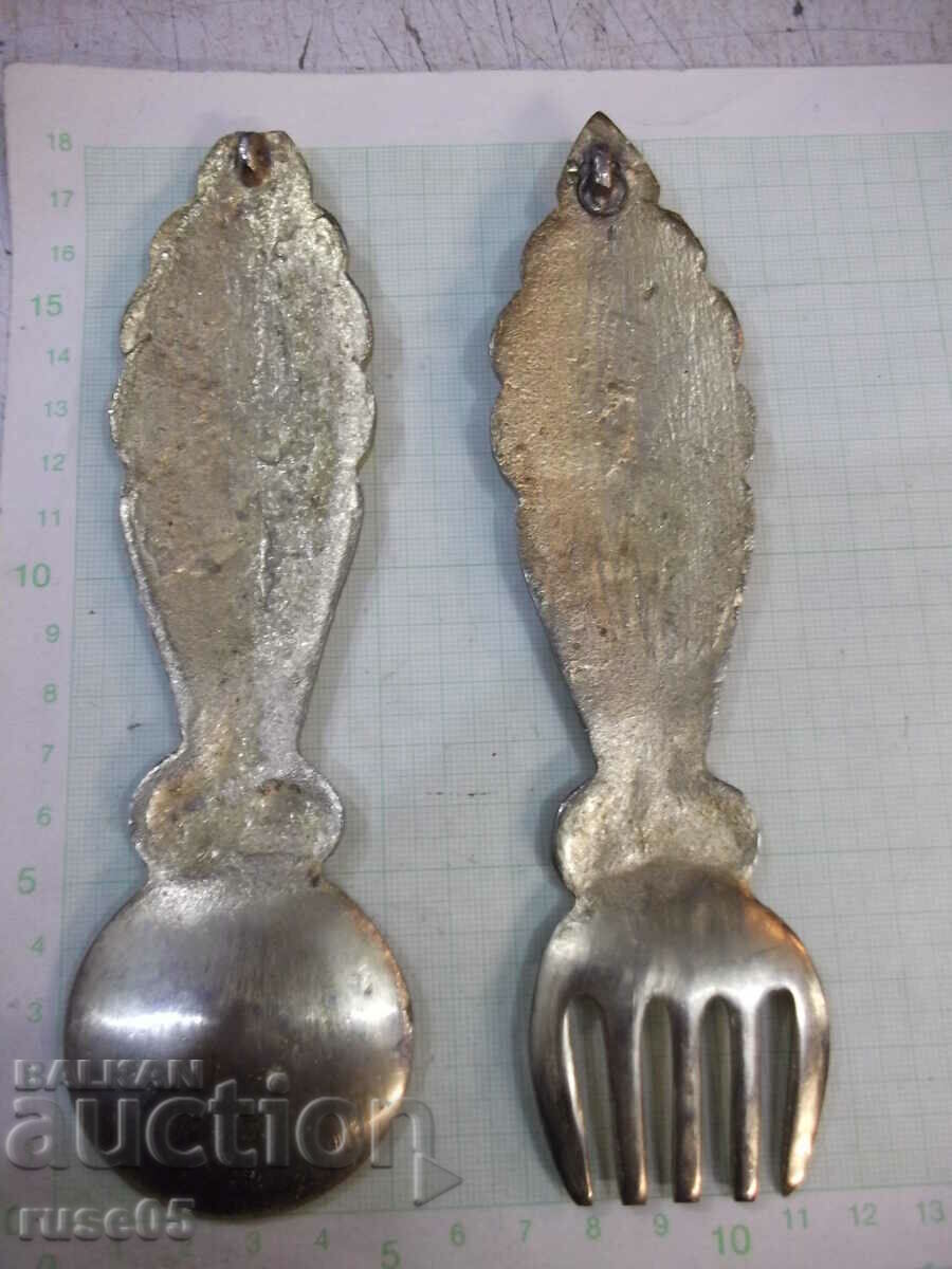 Set of bronze spoon and fork with embossed figures - 6 Set of bronze spoon and fork with embossed figures - 6