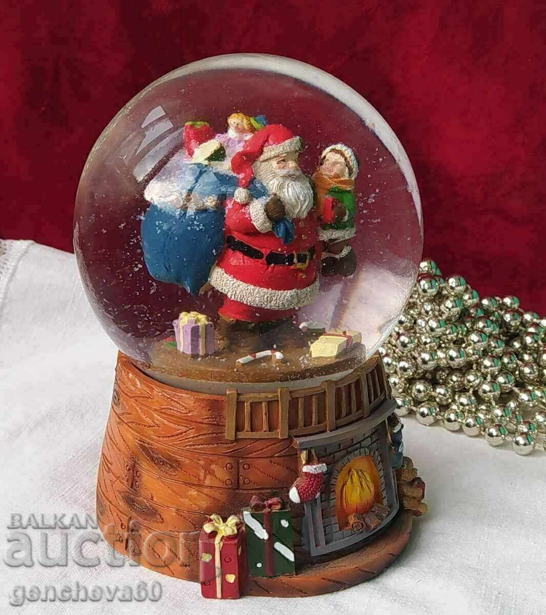 Musical Christmas Paperweight Musical Christmas Paperweight