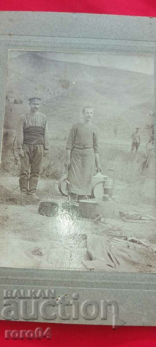 BUCĂTAR - RĂZBOI - 1918 cu preț € 13.99 | 27.36 BGN