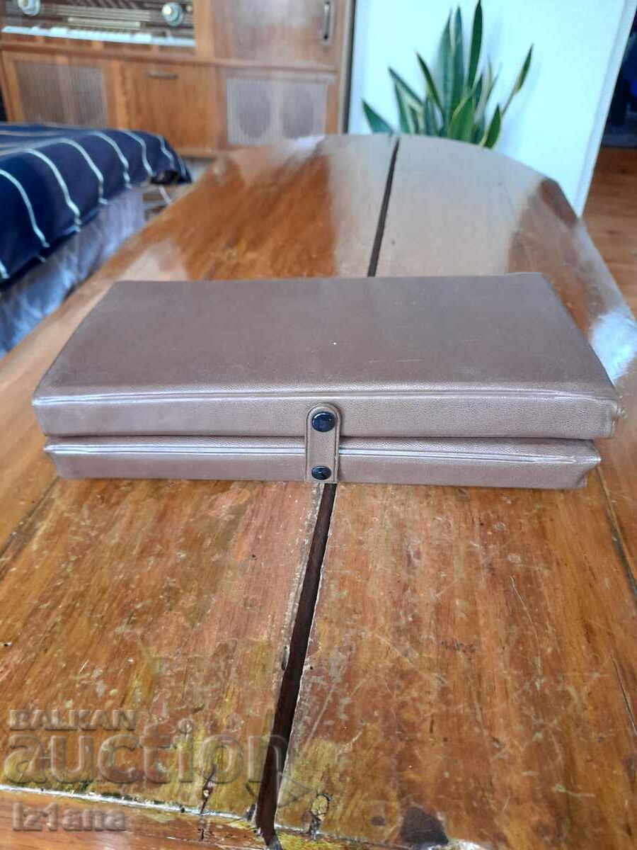 Licitație Casetofon vechi, cutie pentru casete Licitație Casetofon vechi, cutie pentru casete