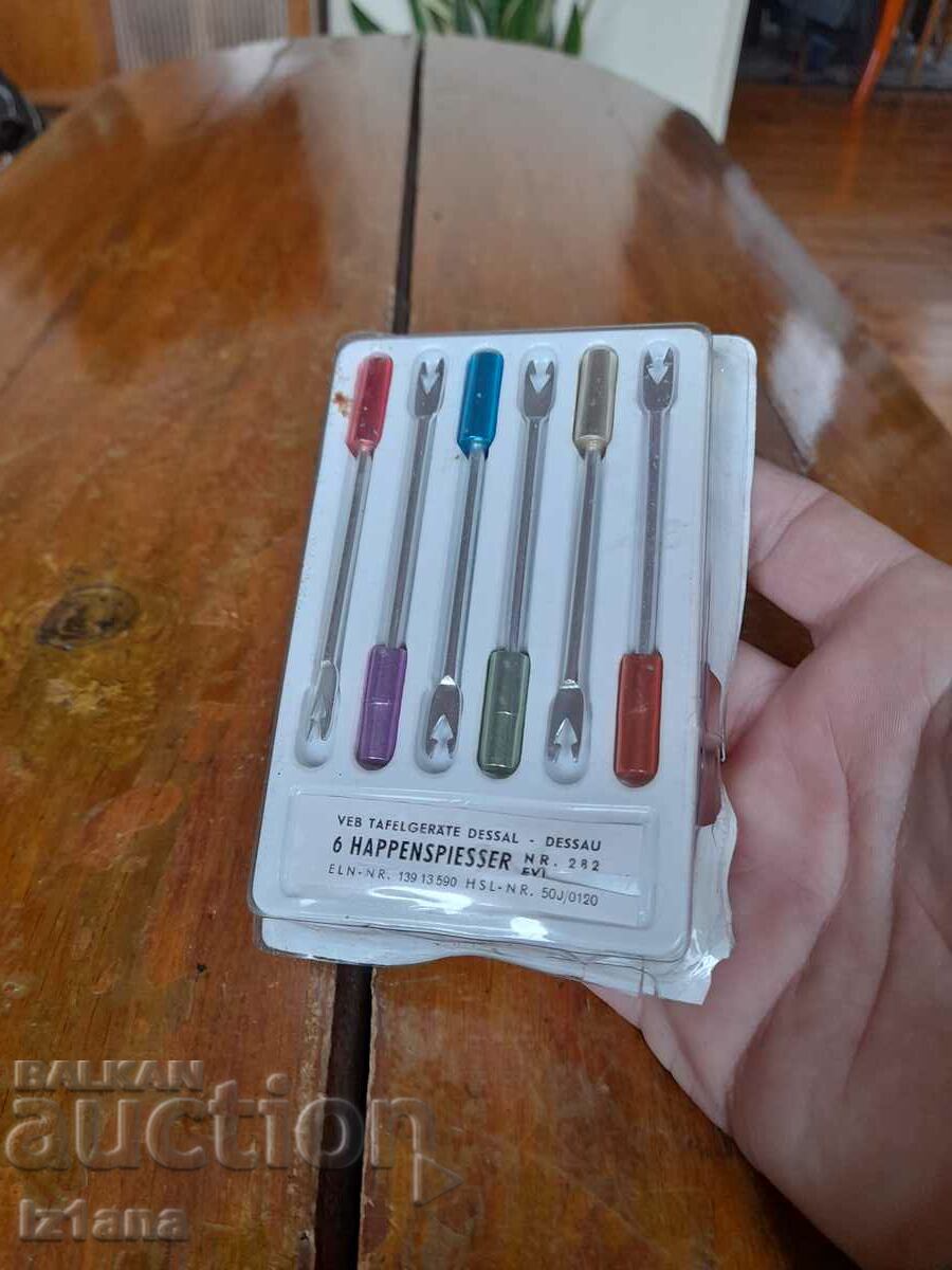 Old fondue forks with price 25.00 BGN | € 12.78 Old fondue forks with price 25.00 BGN | € 12.78