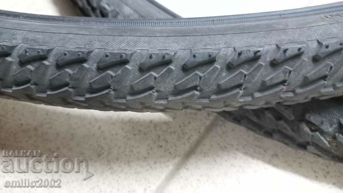 Auction  Outdoor tires for runner the size of the photos