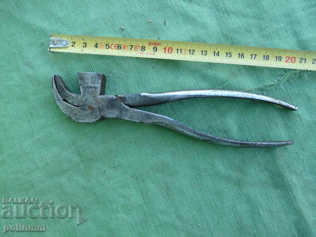 Old German shoemaker's tongs with price 100.00 BGN | € 51.13 Old German shoemaker's tongs with price 100.00 BGN | € 51.13