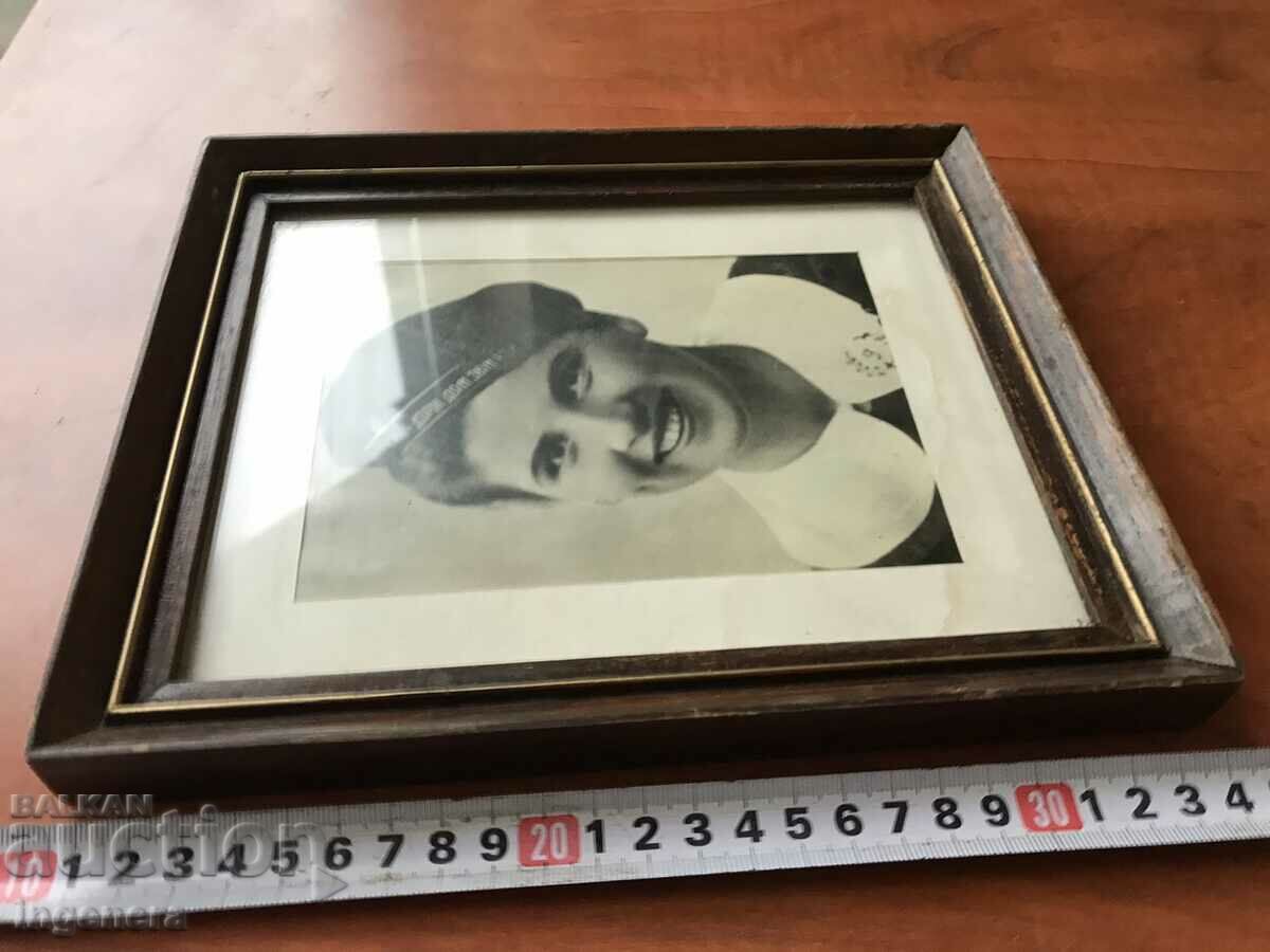 Auction PORTRAIT PHOTO GIRL FRAME WOOD GLASS HIGH SCHOOL GIRL Auction PORTRAIT PHOTO GIRL FRAME WOOD GLASS HIGH SCHOOL GIRL