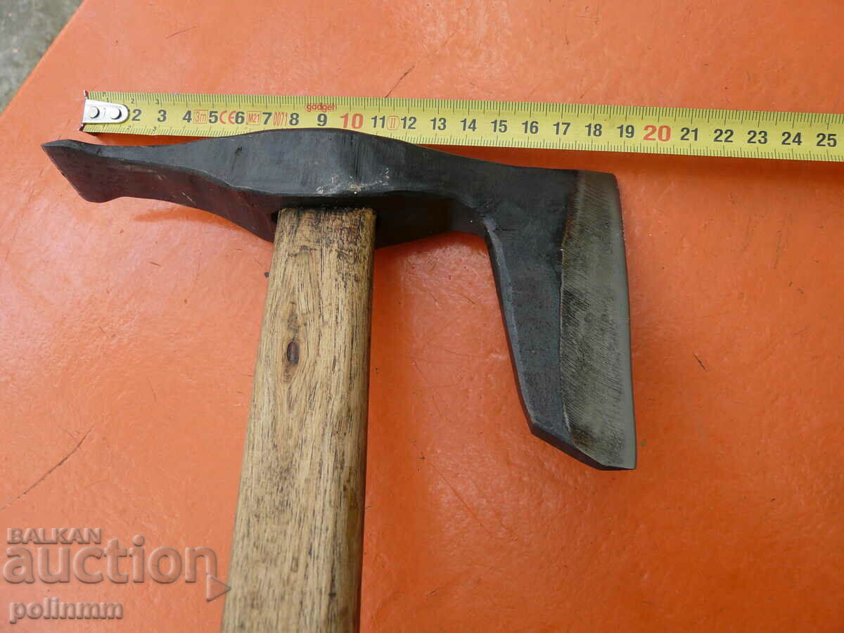 Old forged Bulgarian kirkbeardva - 450 with price 80.00 BGN | € 40.90 Old forged Bulgarian kirkbeardva - 450 with price 80.00 BGN | € 40.90