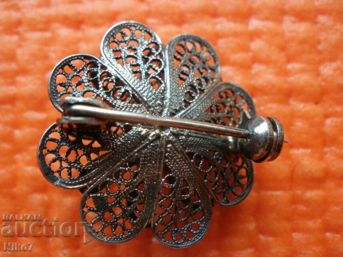 Auction Antique silver filigree brooch. Auction Antique silver filigree brooch.